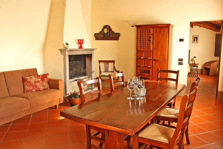Podere Casarotta: arredo in tipico stile rurale toscano
